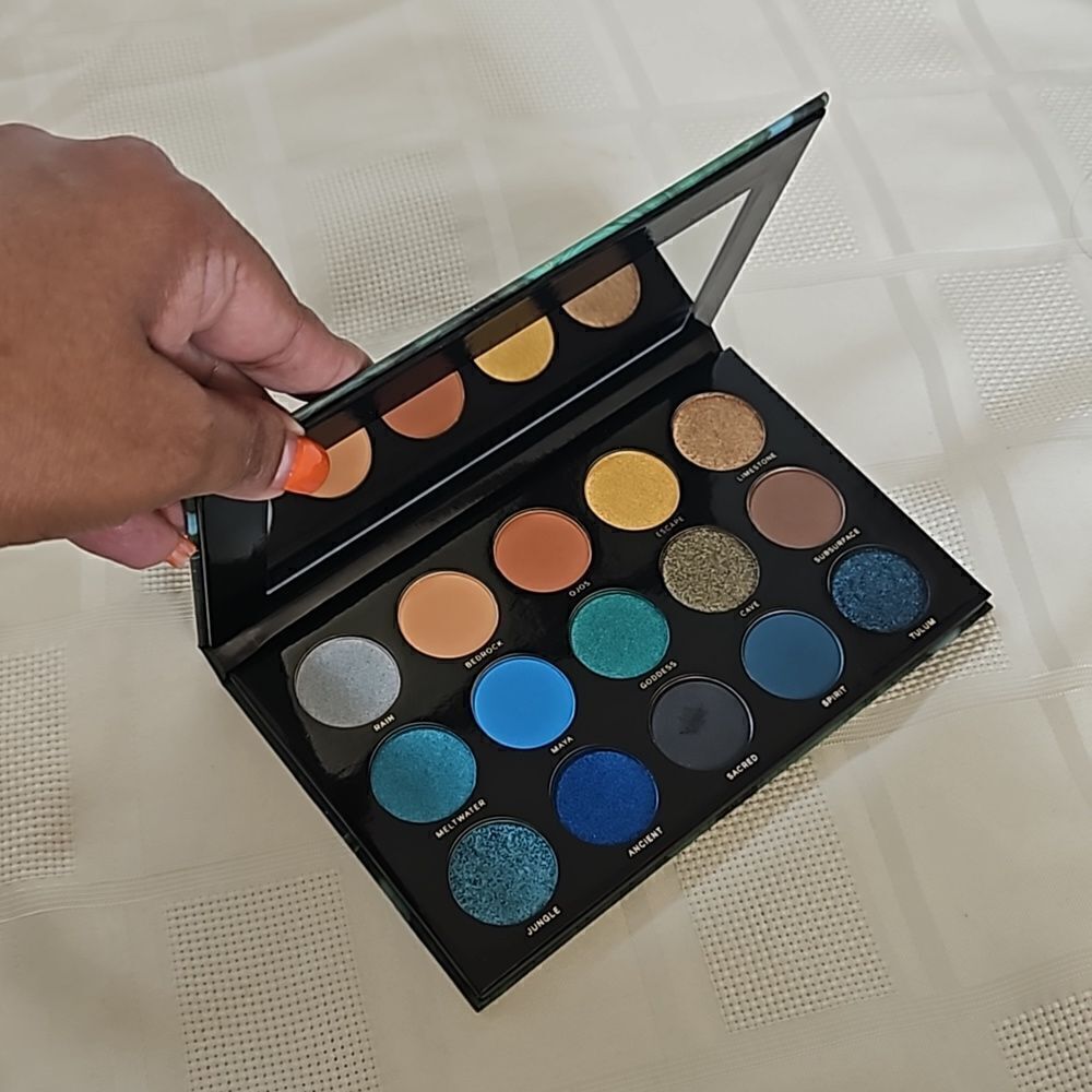 Hipdot Pressed Eyeshadow Palette 15 Beautiful Shades Green
